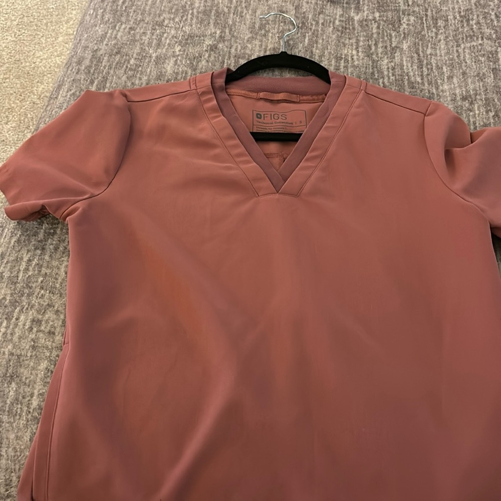 Figs top. Worn once. Don’t like the fit on me.